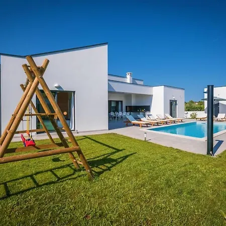 Mateo With Heated Pool Villa Fažana