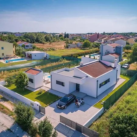 Mateo With Heated Pool Villa Fažana