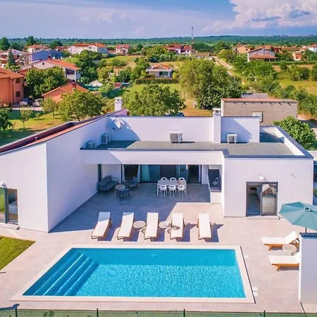 Mateo With Heated Pool Βίλα *