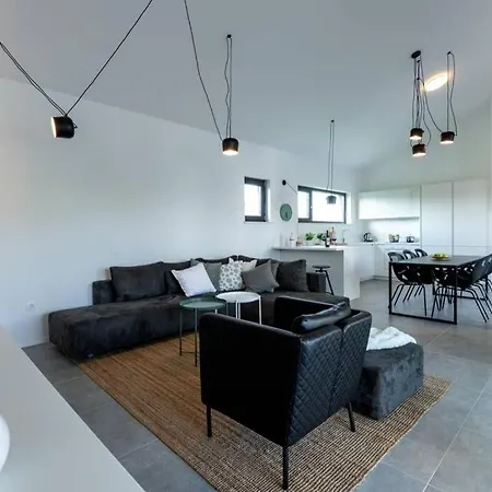 Mateo With Heated Pool