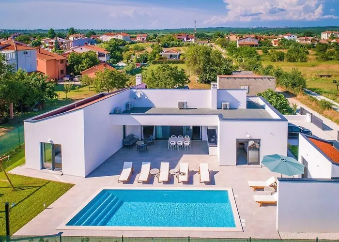 Mateo With Heated Pool Villa *