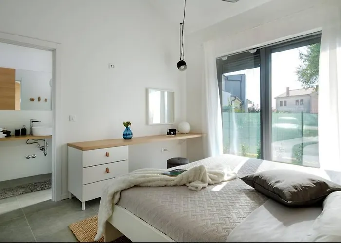 Mateo With Heated Pool Villa