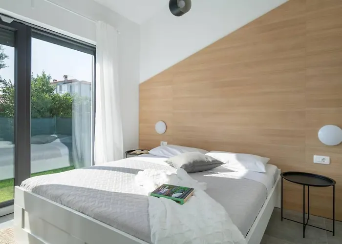 Mateo With Heated Pool Villa *