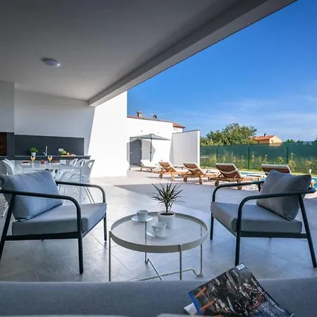 Mateo With Heated Pool פאז'אנה