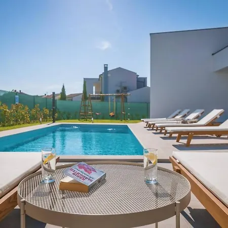 Mateo With Heated Pool *