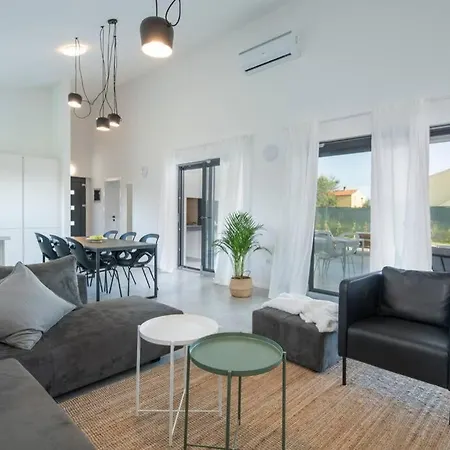 וילה Mateo With Heated Pool