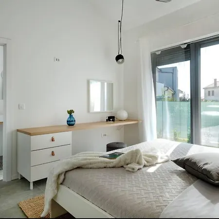 Mateo With Heated Pool וילה