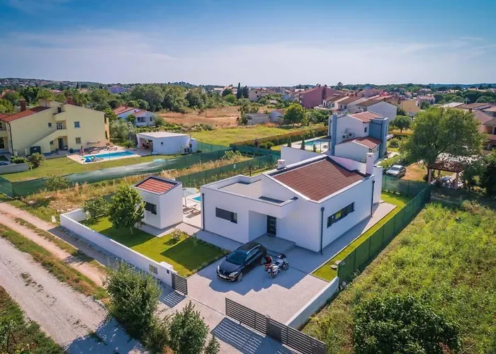 Mateo With Heated Pool Villa Fažana